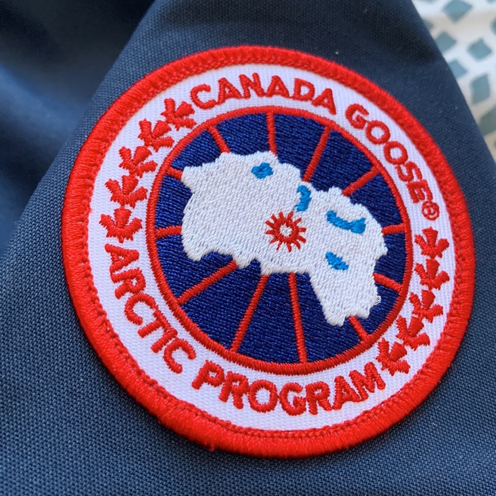 Authentic CANADA GOOSE Waterproof Hooded Jacket BNWT - Picture 3 of 16